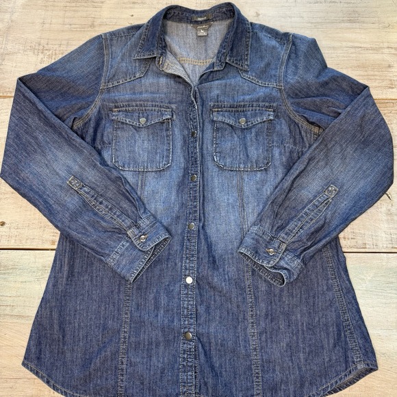 Eddie Bauer Shaped Fit Light Weight Denim Snap Button Blouse Women's Sz Med EUC - Picture 1 of 8
